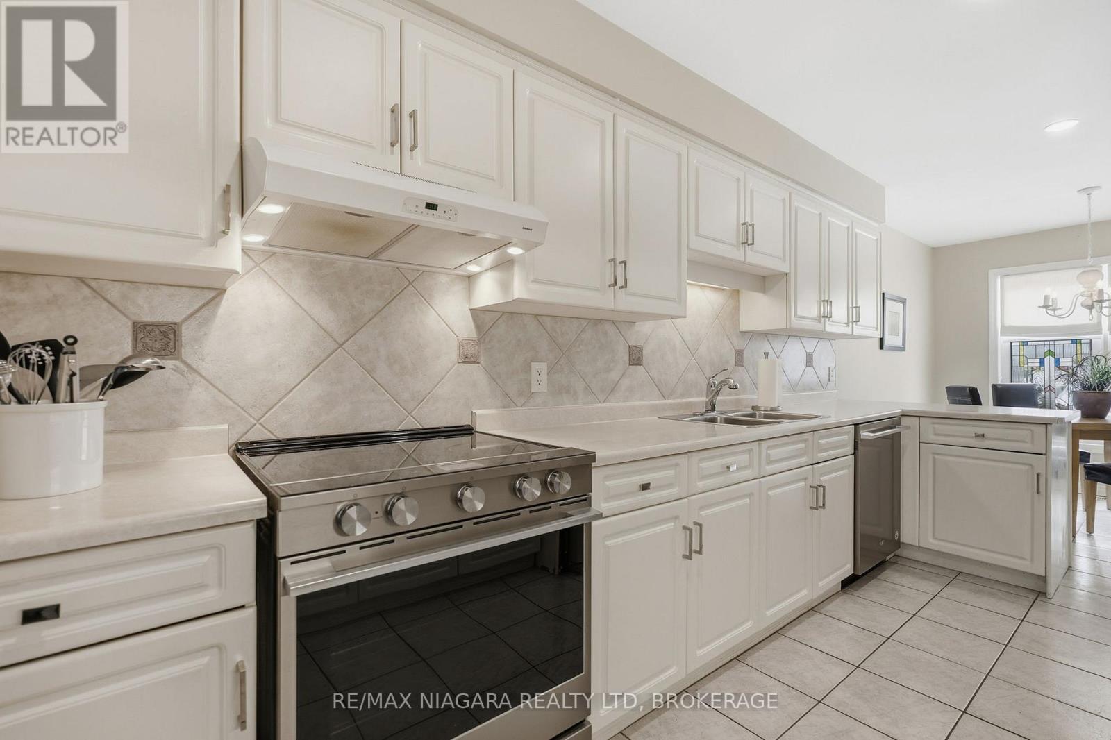 9 - 77 Erion Road, St. Catharines, Ontario  L2W 1B4 - Photo 9 - X12896402