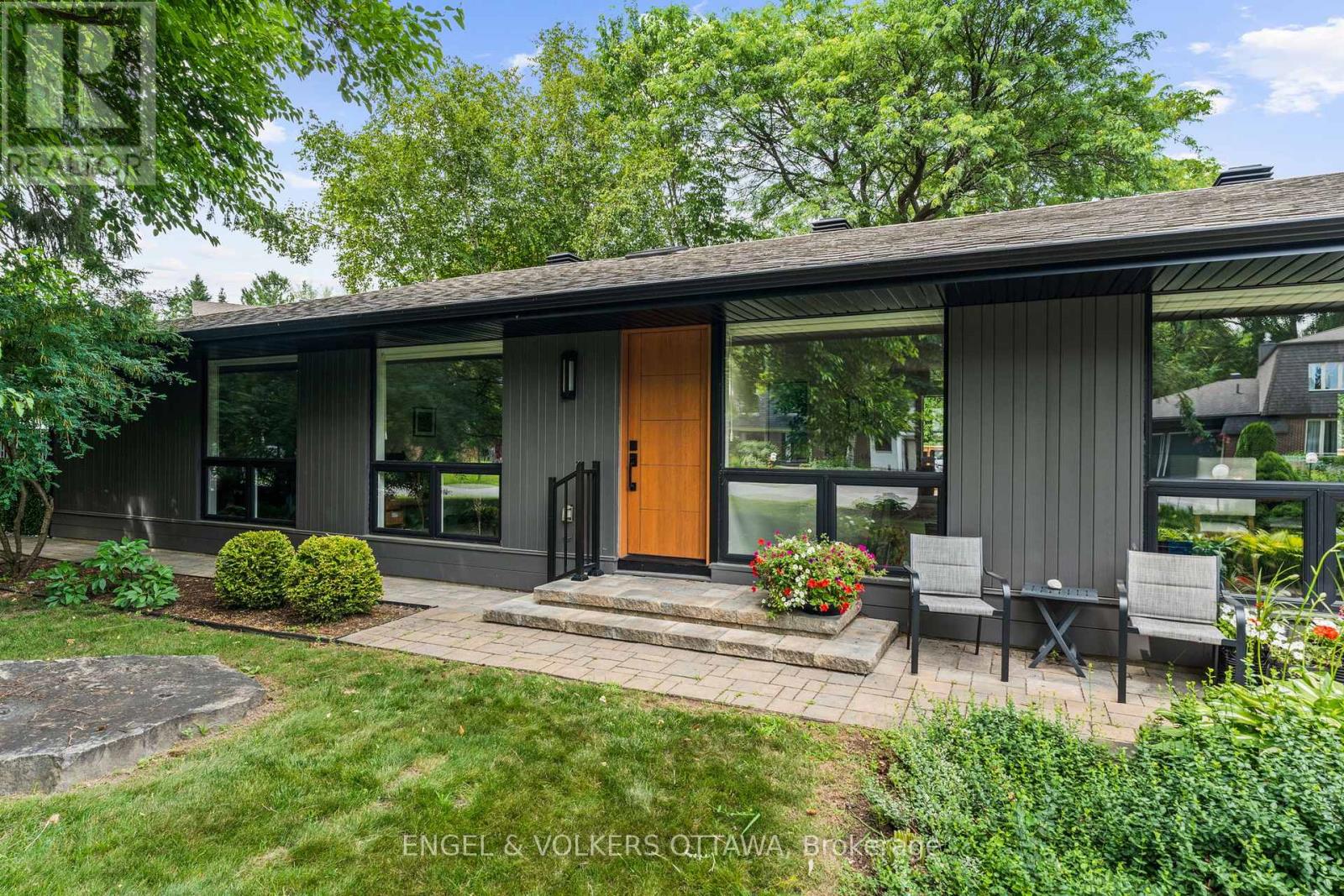 51 Lismer Crescent, Ottawa, Ontario  K2K 1A5 - Photo 3 - X13128516