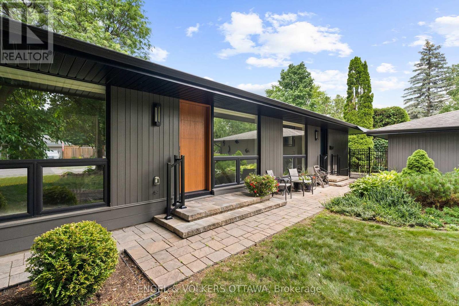 51 Lismer Crescent, Ottawa, Ontario  K2K 1A5 - Photo 4 - X13128516