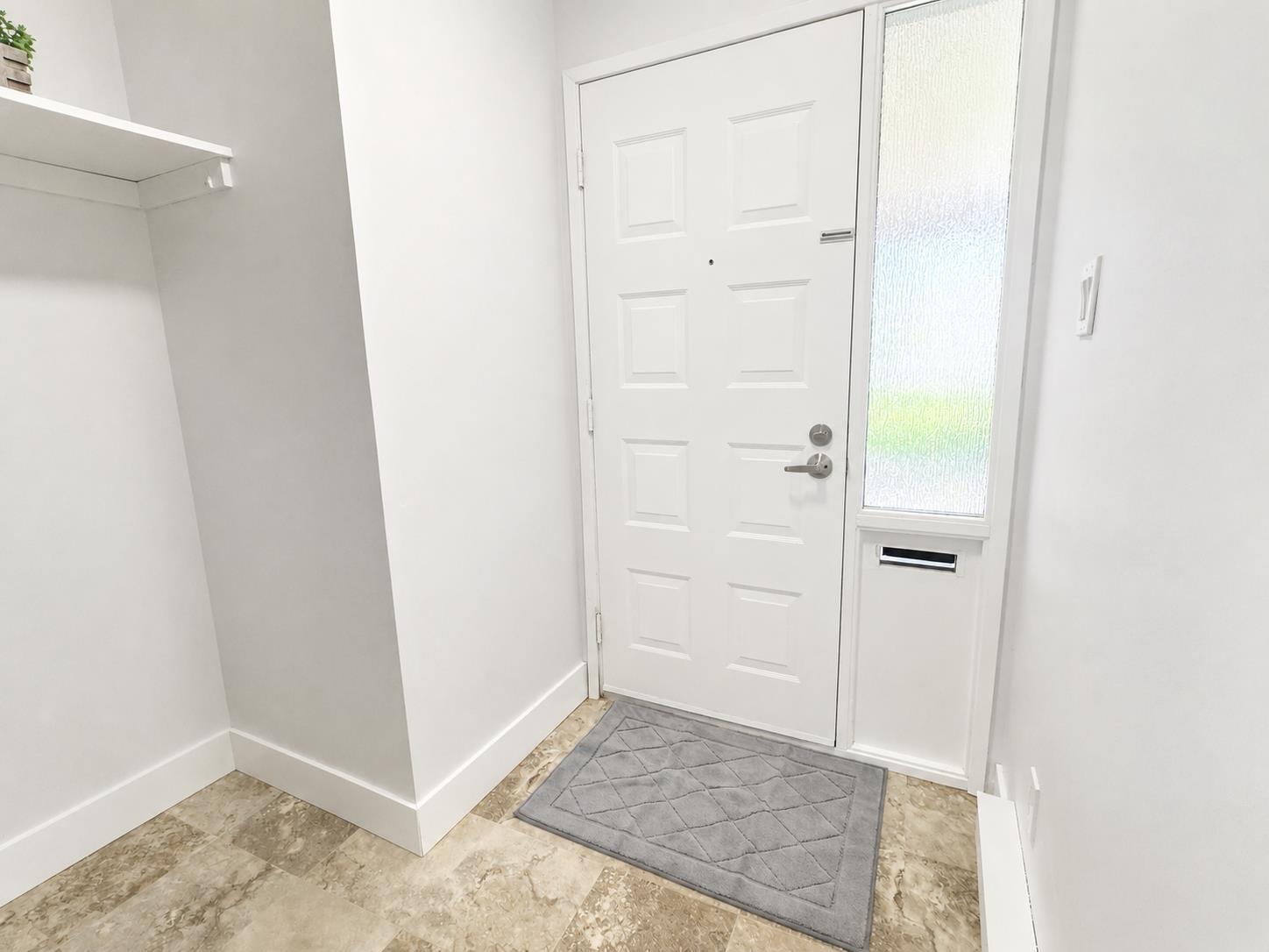 10582 Holly Park Lane, Surrey, British Columbia V3R 6X9 - Photo 3 - R3123665