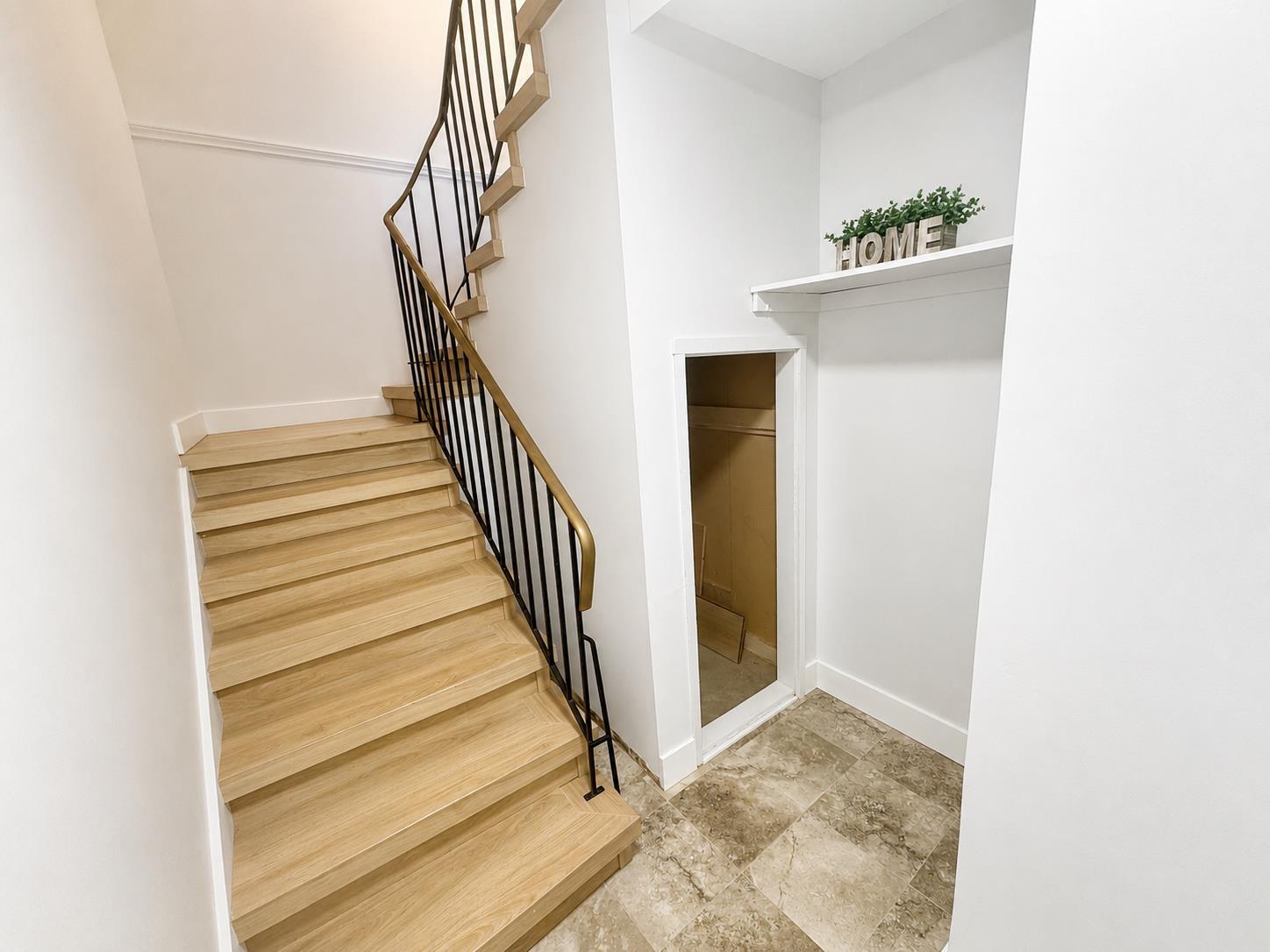 10582 Holly Park Lane, Surrey, British Columbia V3R 6X9 - Photo 4 - R3123665