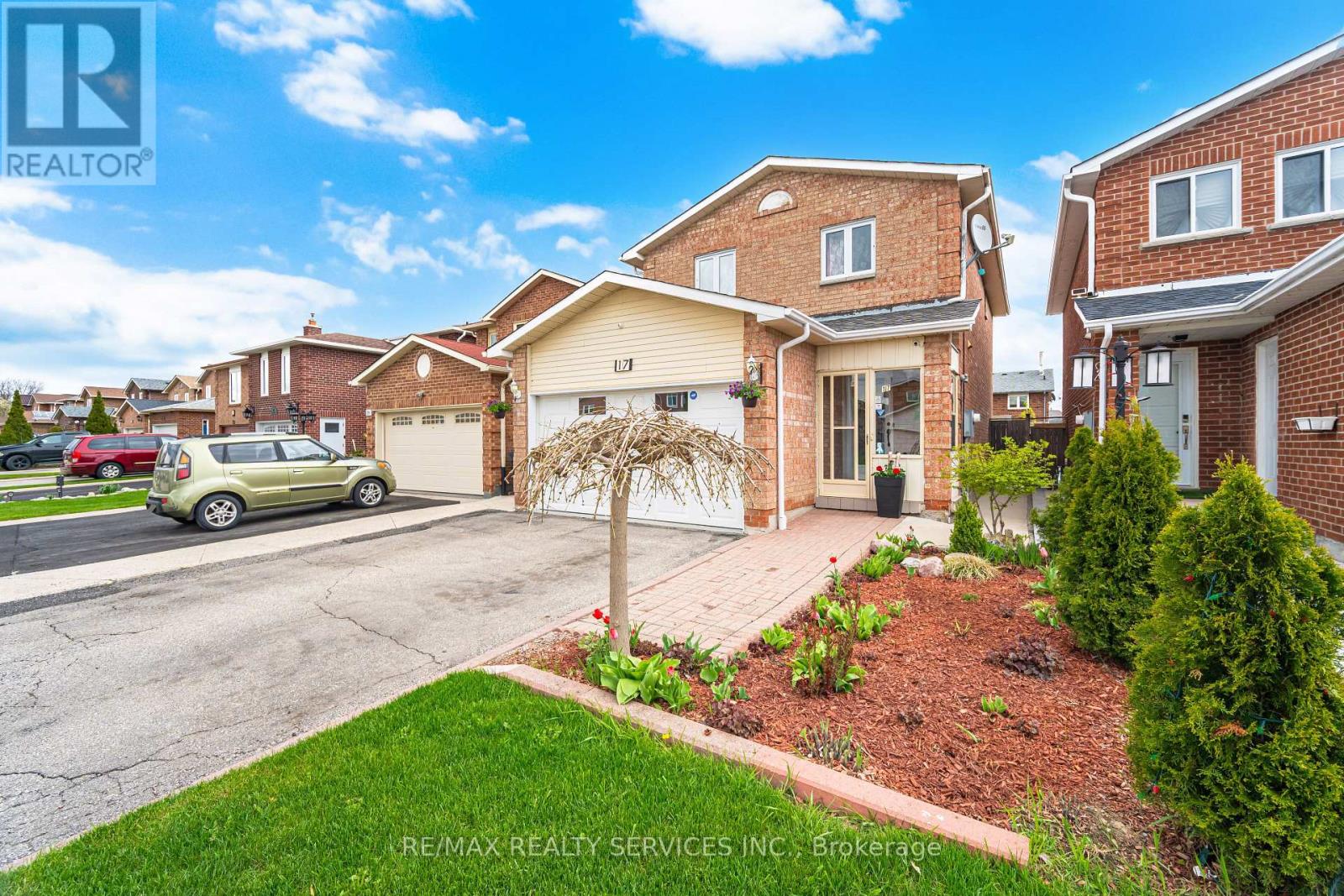 17 Metzak Drive, Brampton, Ontario  L6Z 4N3 - Photo 3 - W13126498