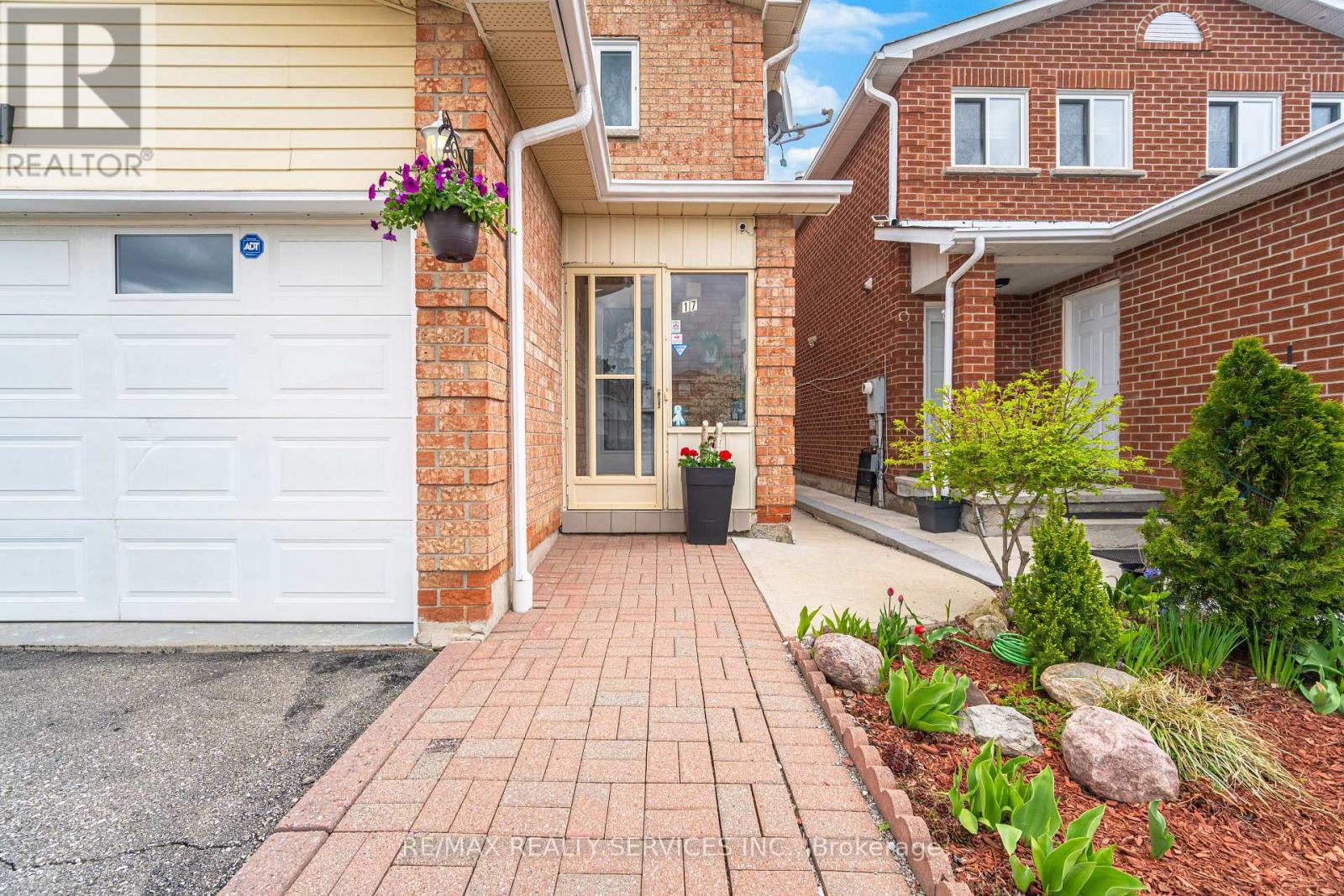 17 Metzak Drive, Brampton, Ontario  L6Z 4N3 - Photo 4 - W13126498