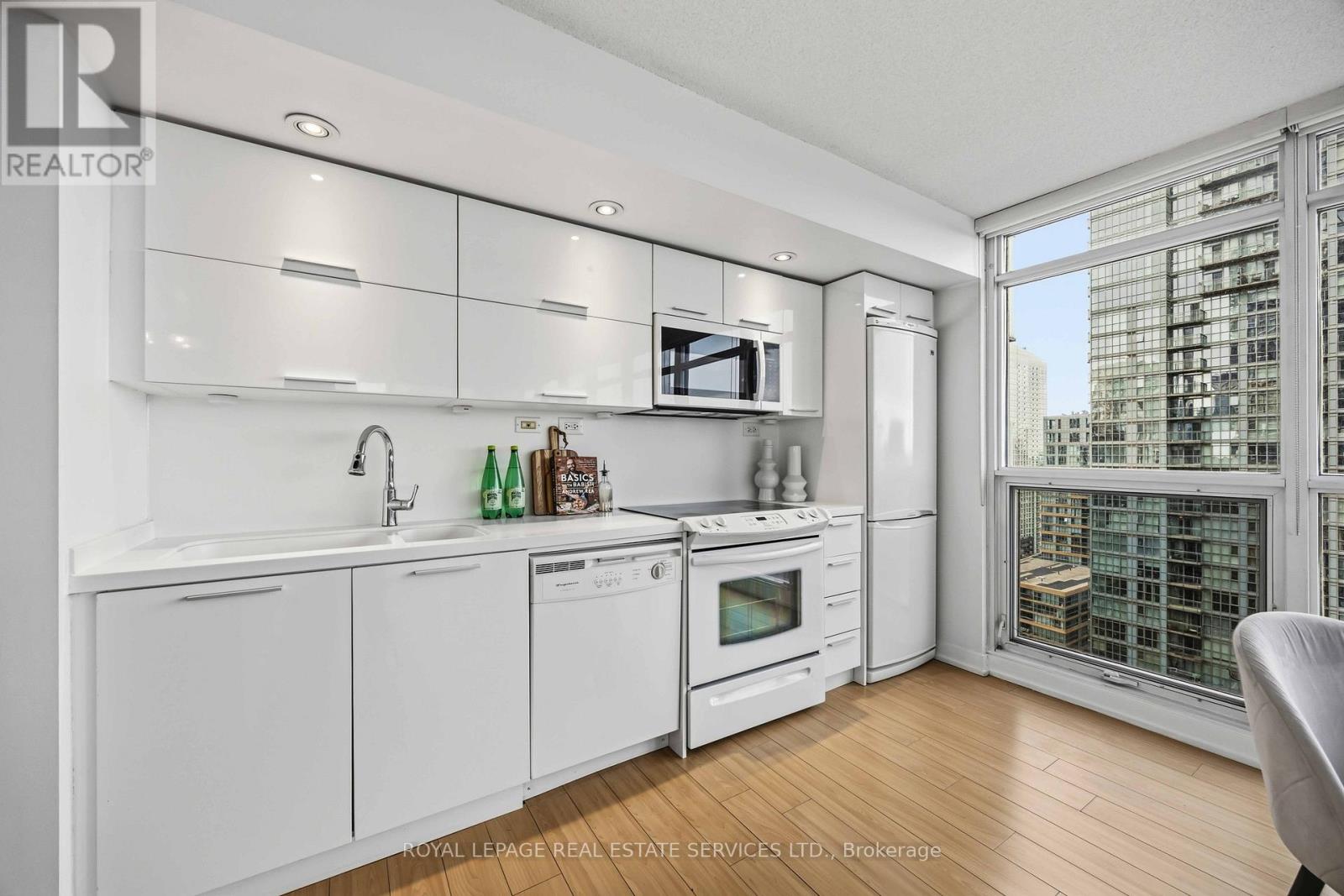 2507 - 25 Capreol Court, Toronto, Ontario  M5V 3Z7 - Photo 20 - C13128430