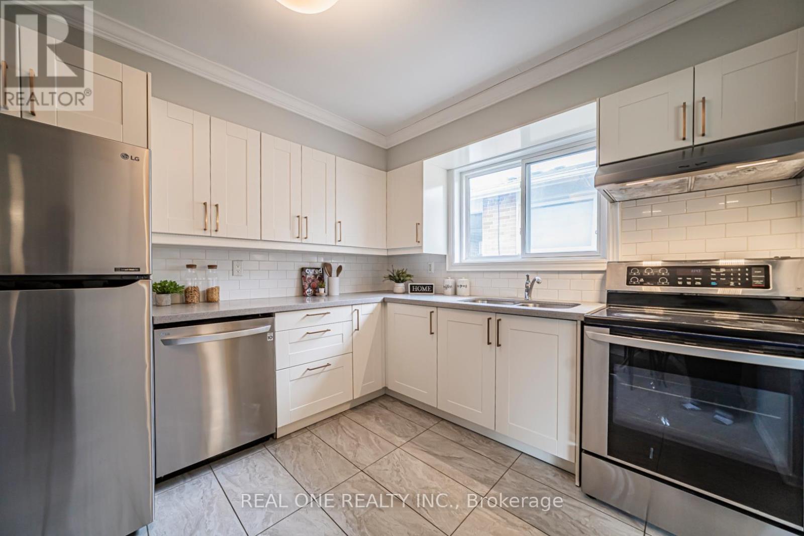 27 Elise Terrace, Toronto, Ontario  M2R 2W9 - Photo 17 - C13128494