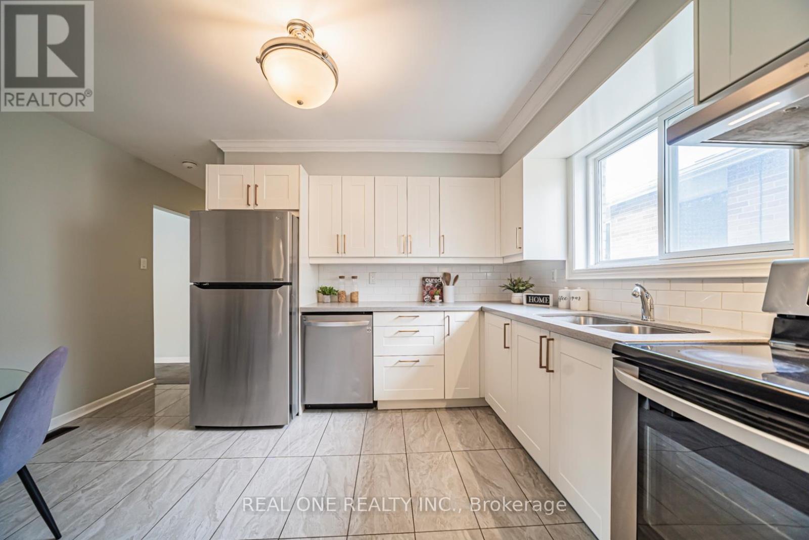 27 Elise Terrace, Toronto, Ontario  M2R 2W9 - Photo 18 - C13128494