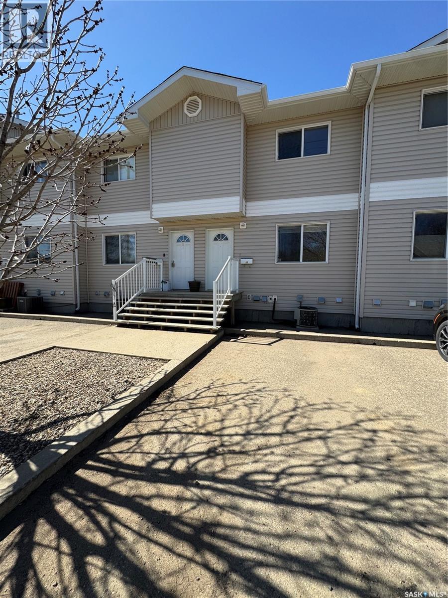13 1437 1st Street, Estevan, Saskatchewan  S4A 2X5 - Photo 2 - SK035928
