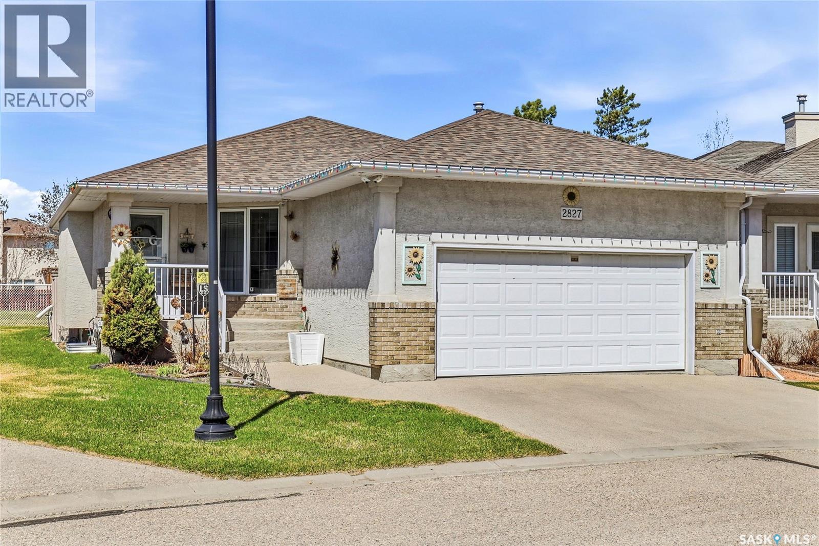 2827 Meadow Park Crescent E, Regina, Saskatchewan  S4V 1N7 - Photo 1 - SK035816