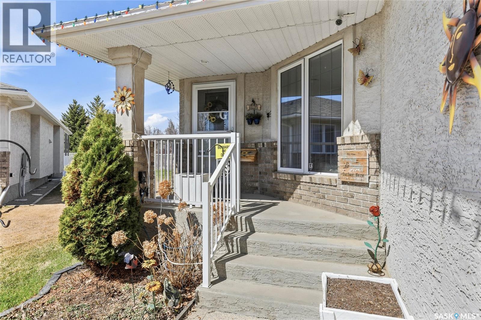 2827 Meadow Park Crescent E, Regina, Saskatchewan  S4V 1N7 - Photo 3 - SK035816