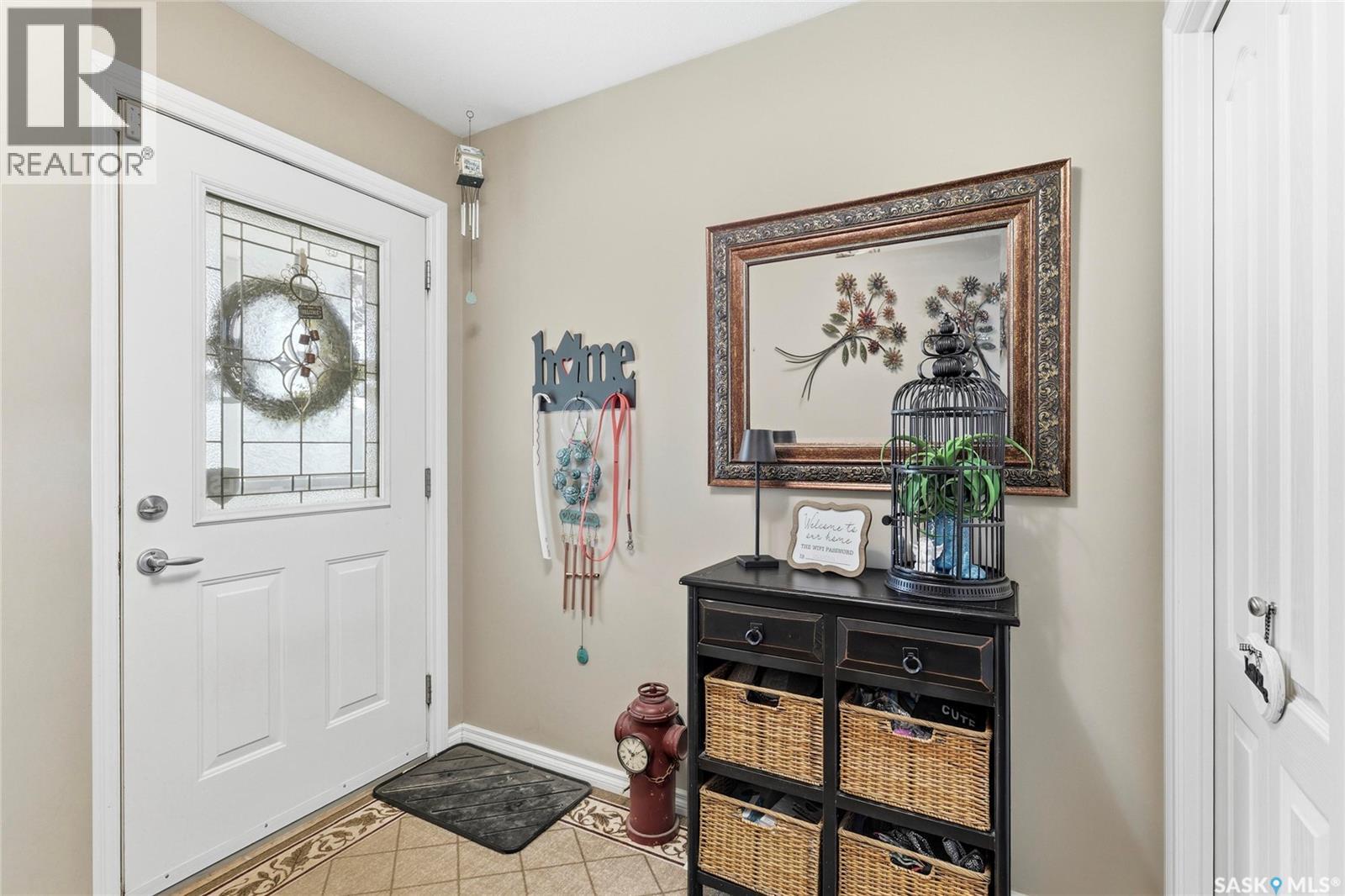 2827 Meadow Park Crescent E, Regina, Saskatchewan  S4V 1N7 - Photo 4 - SK035816