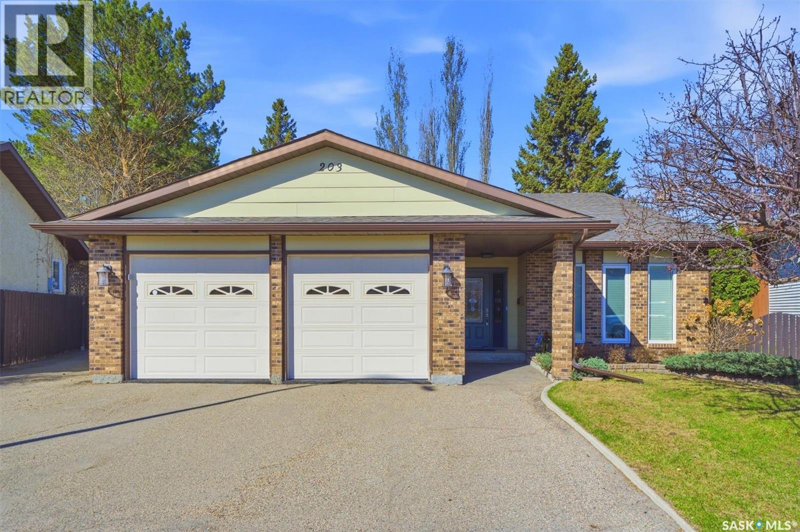 203 Gustin Crescent, Saskatoon, Saskatchewan  S7K 6G8 - Photo 1 - SK035780
