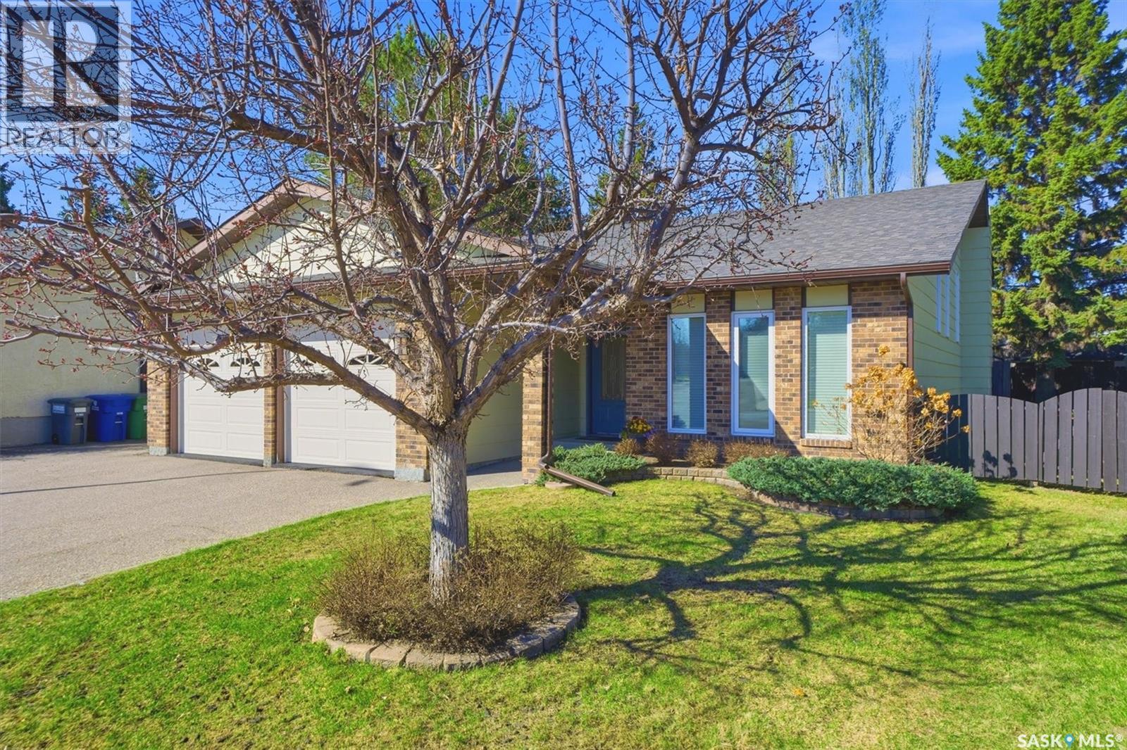 203 Gustin Crescent, Saskatoon, Saskatchewan  S7K 6G8 - Photo 2 - SK035780