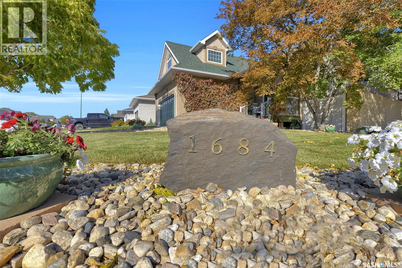 1684 Fenwick Crescent N, Regina, Saskatchewan  S4X 4N4 - Photo 2 - SK035738