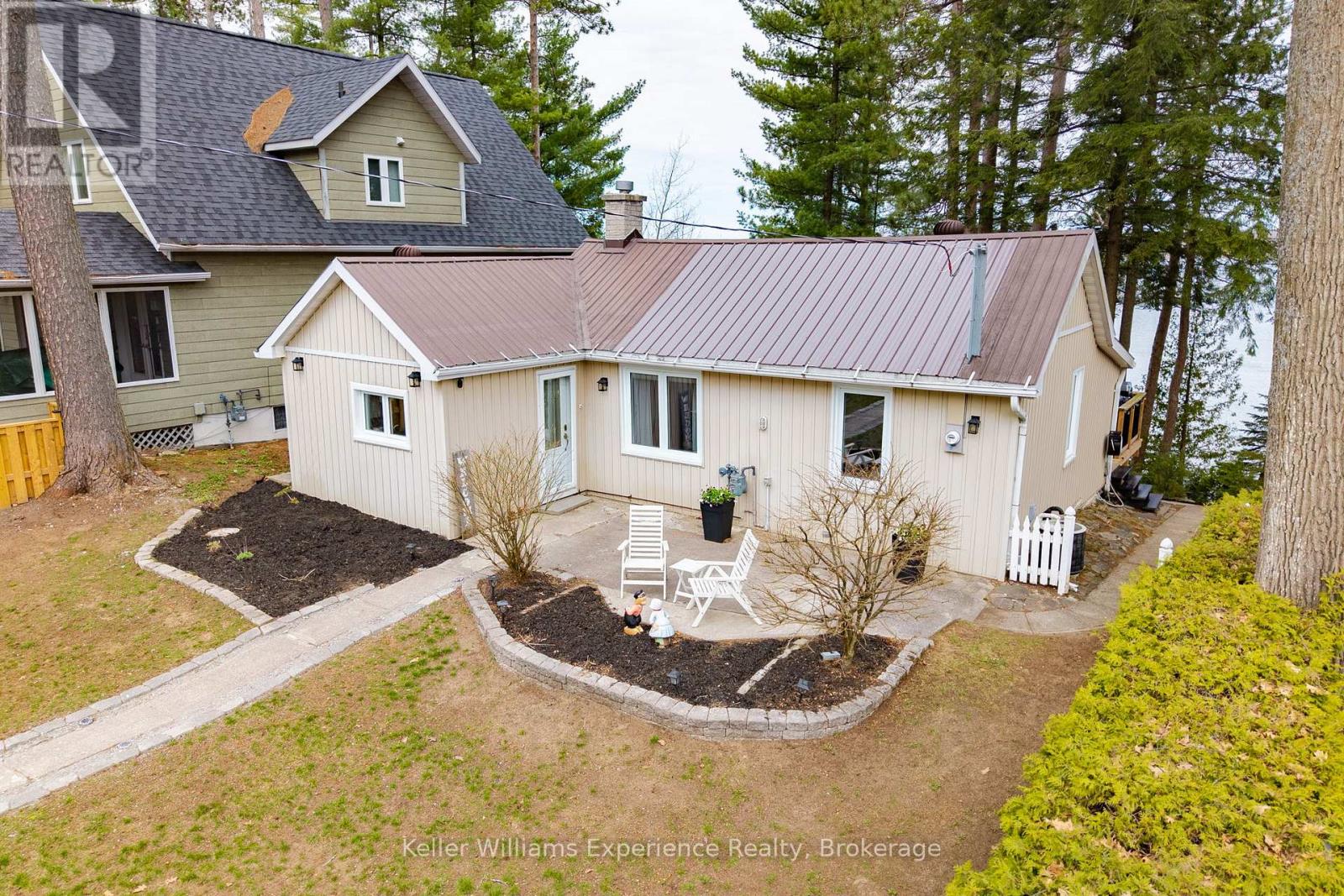2256 South Orr Lake Road, Springwater, Ontario  L0L 1P0 - Photo 3 - S13126034