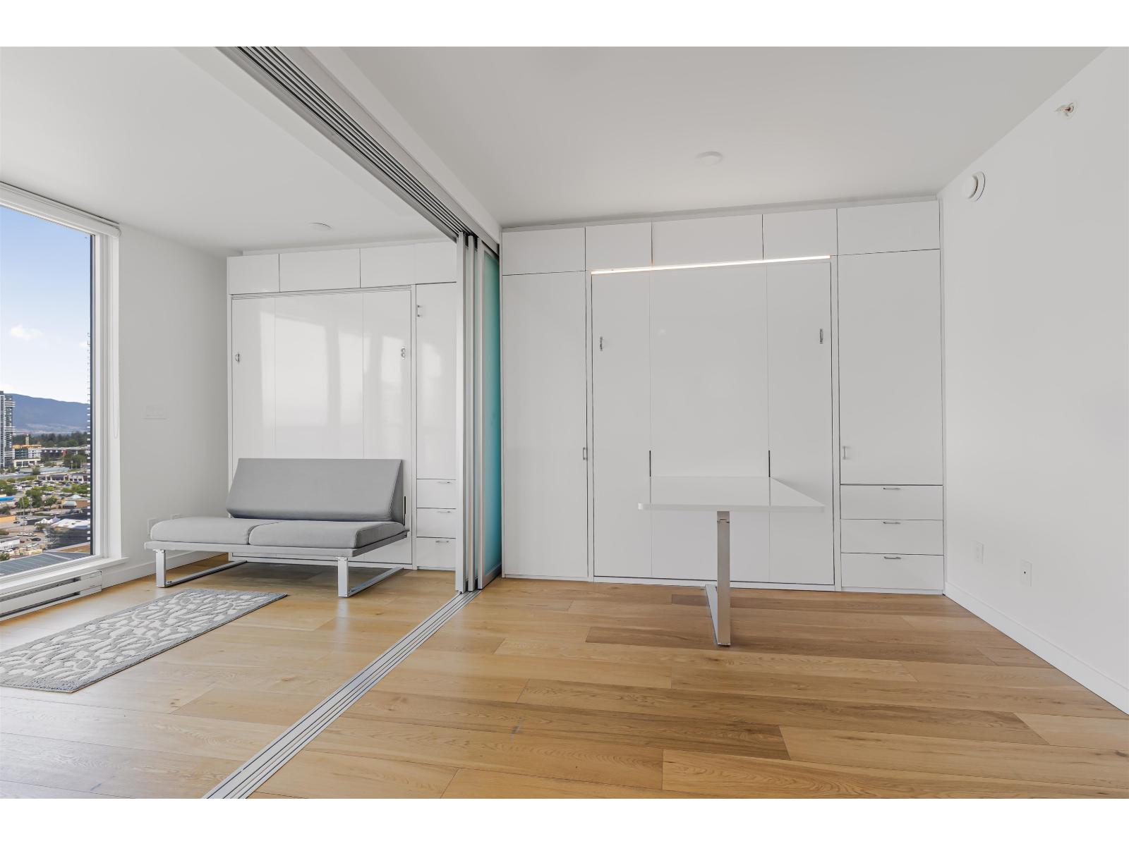 2408 13438 Central Avenue, Surrey, British Columbia  V3T 0N2 - Photo 3 - R3123477