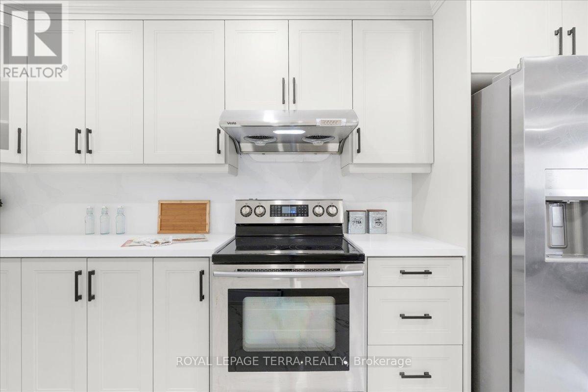 236 Royal Salisbury Way, Brampton, Ontario  L6V 3H4 - Photo 6 - W13128414