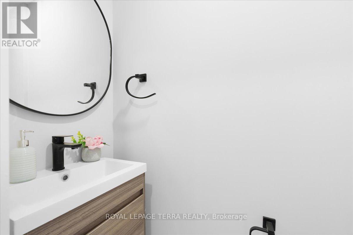 236 Royal Salisbury Way, Brampton, Ontario  L6V 3H4 - Photo 7 - W13128414