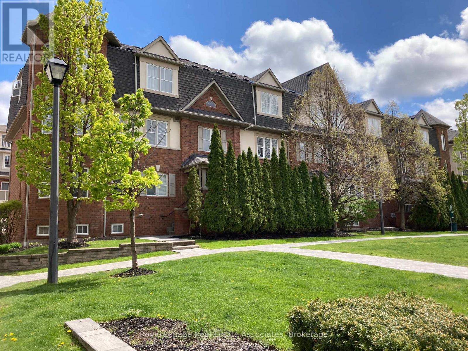 4 - 730 Neighbourhood Circle, Mississauga, Ontario  L5B 0B3 - Photo 1 - W13128440