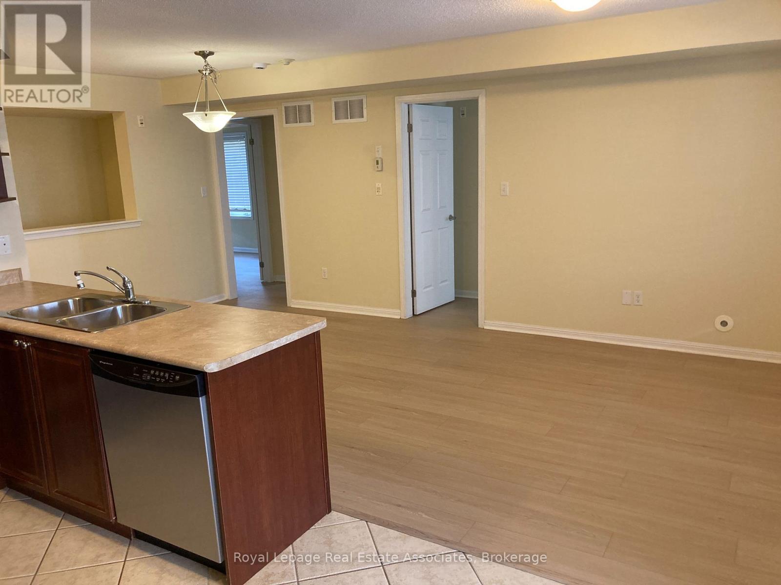 4 - 730 Neighbourhood Circle, Mississauga, Ontario  L5B 0B3 - Photo 12 - W13128440
