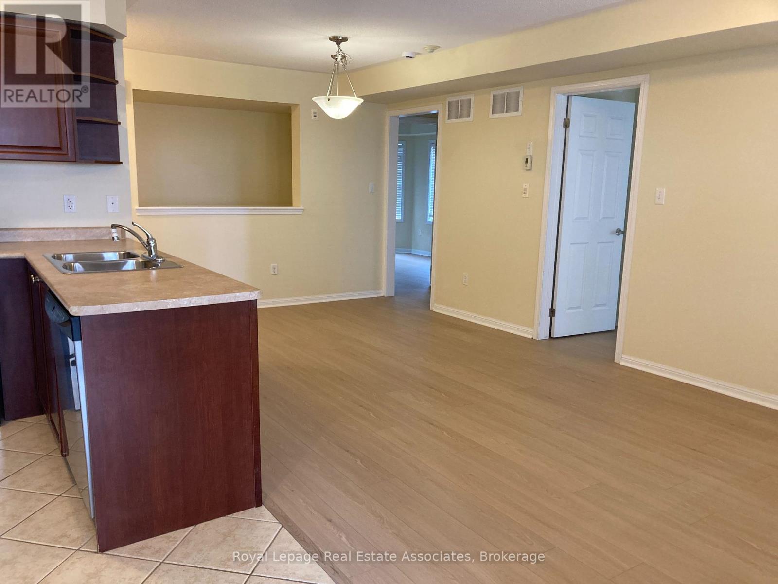 4 - 730 Neighbourhood Circle, Mississauga, Ontario  L5B 0B3 - Photo 19 - W13128440