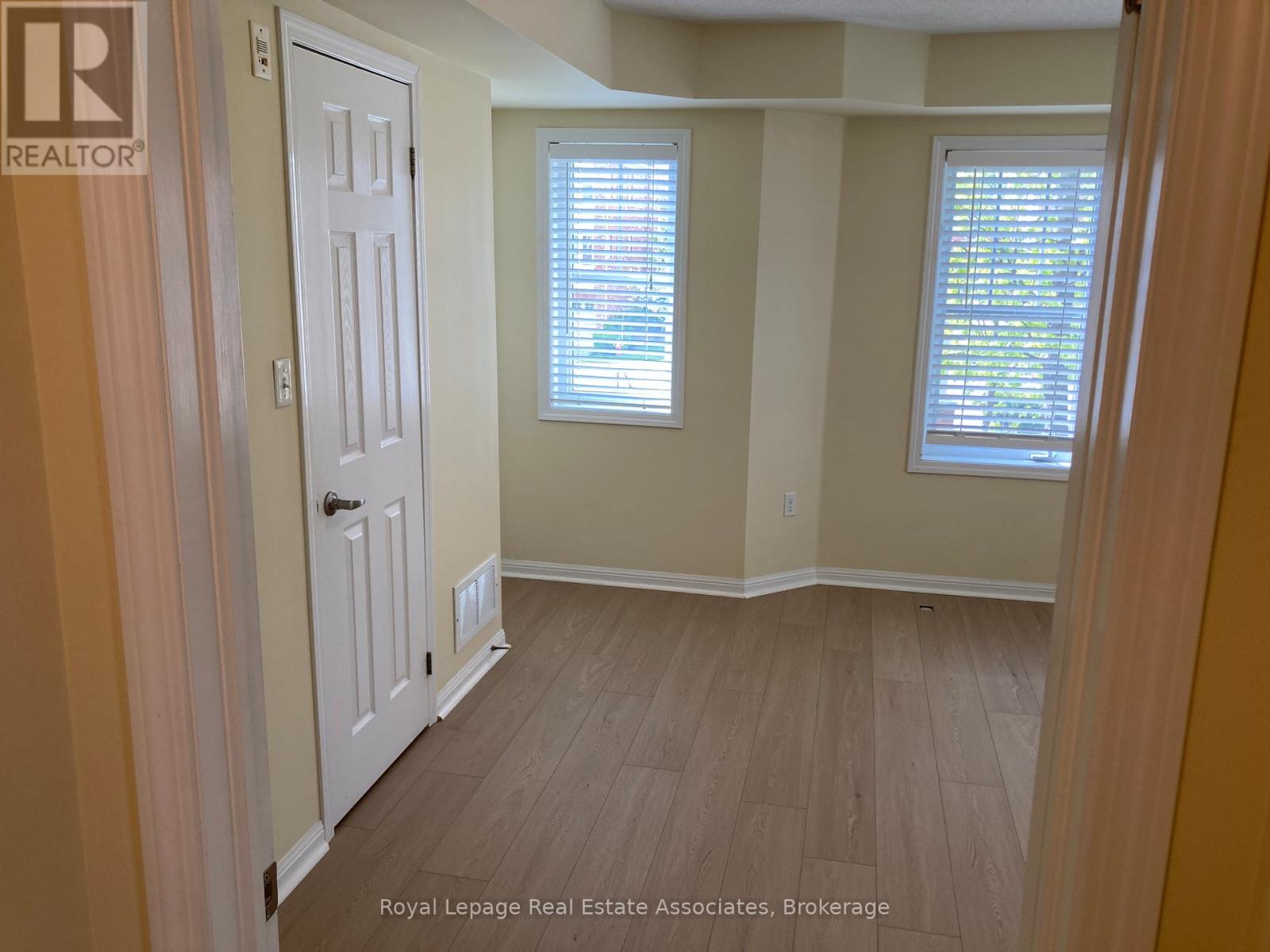 4 - 730 Neighbourhood Circle, Mississauga, Ontario  L5B 0B3 - Photo 21 - W13128440