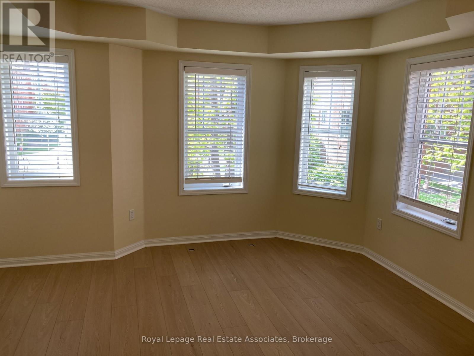 4 - 730 Neighbourhood Circle, Mississauga, Ontario  L5B 0B3 - Photo 22 - W13128440
