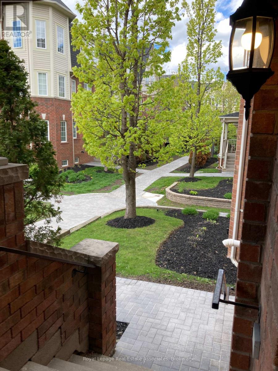 4 - 730 Neighbourhood Circle, Mississauga, Ontario  L5B 0B3 - Photo 25 - W13128440