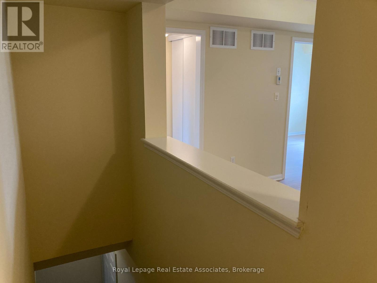 4 - 730 Neighbourhood Circle, Mississauga, Ontario  L5B 0B3 - Photo 31 - W13128440