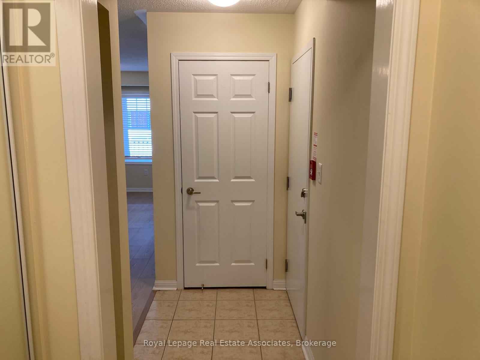 4 - 730 Neighbourhood Circle, Mississauga, Ontario  L5B 0B3 - Photo 4 - W13128440
