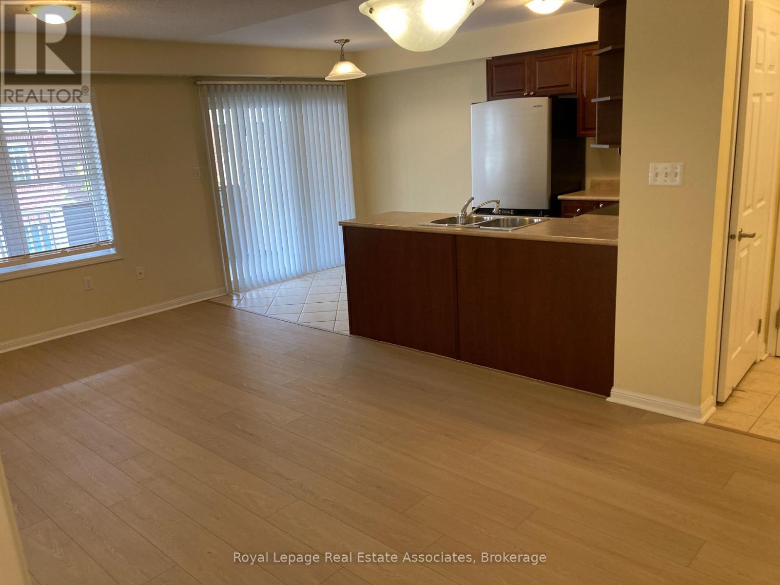 4 - 730 Neighbourhood Circle, Mississauga, Ontario  L5B 0B3 - Photo 5 - W13128440