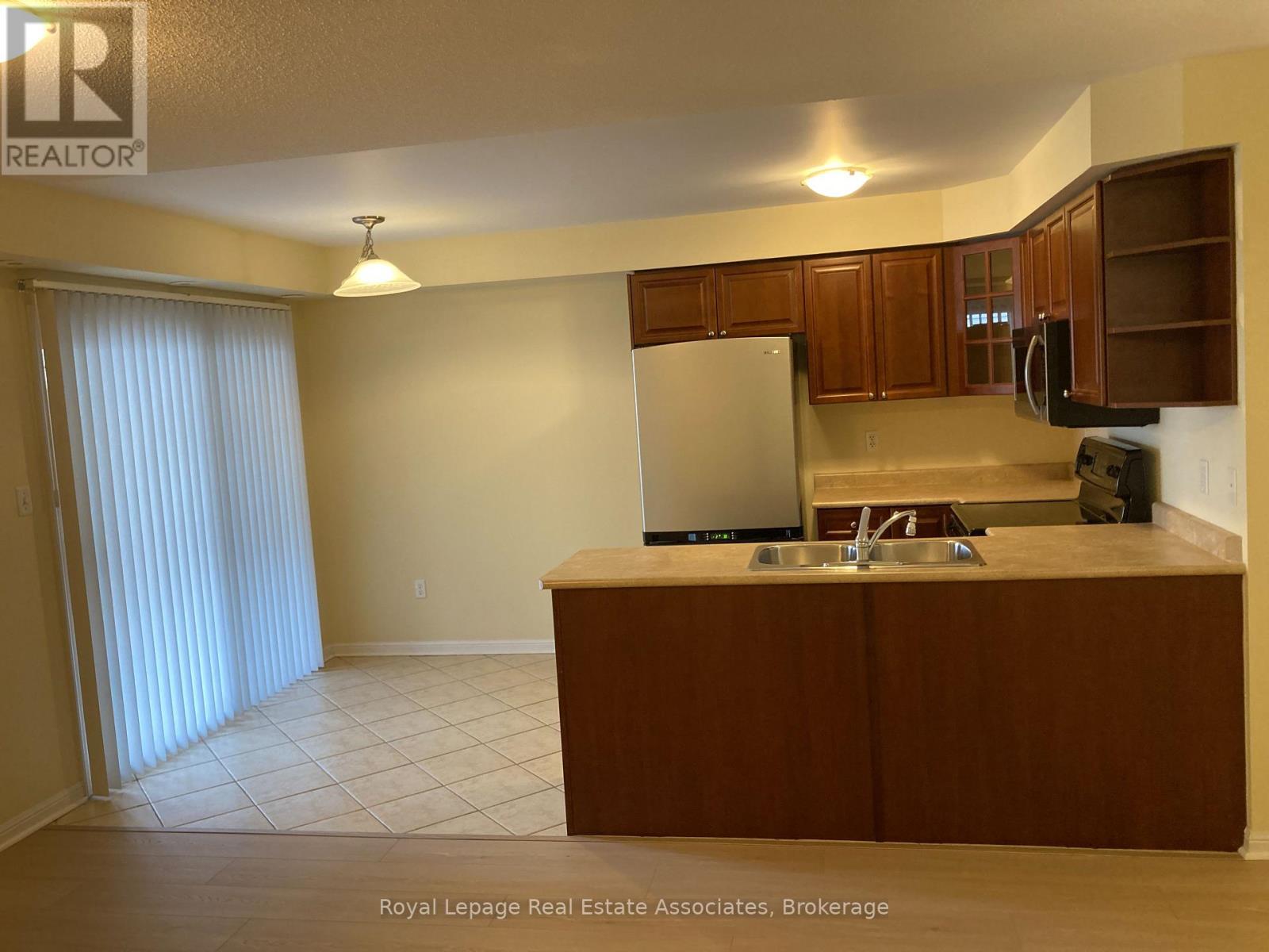 4 - 730 Neighbourhood Circle, Mississauga, Ontario  L5B 0B3 - Photo 6 - W13128440