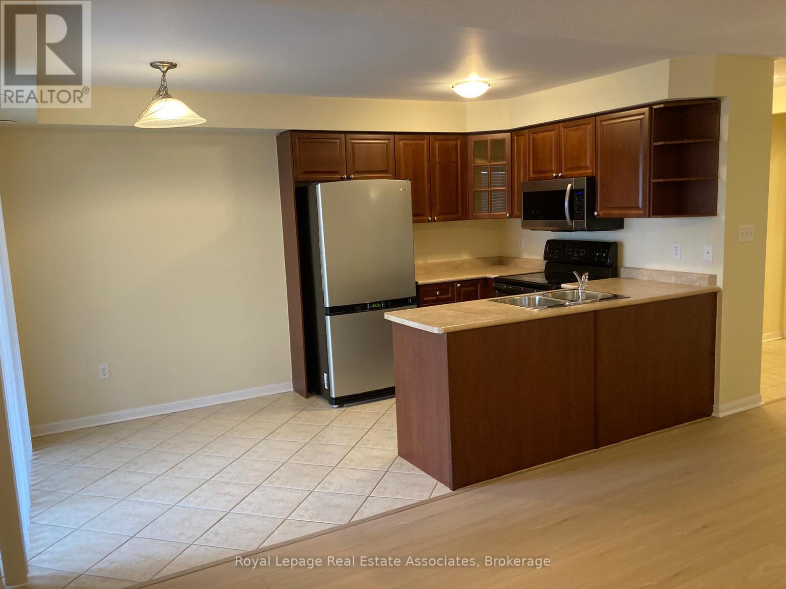 4 - 730 Neighbourhood Circle, Mississauga, Ontario  L5B 0B3 - Photo 7 - W13128440