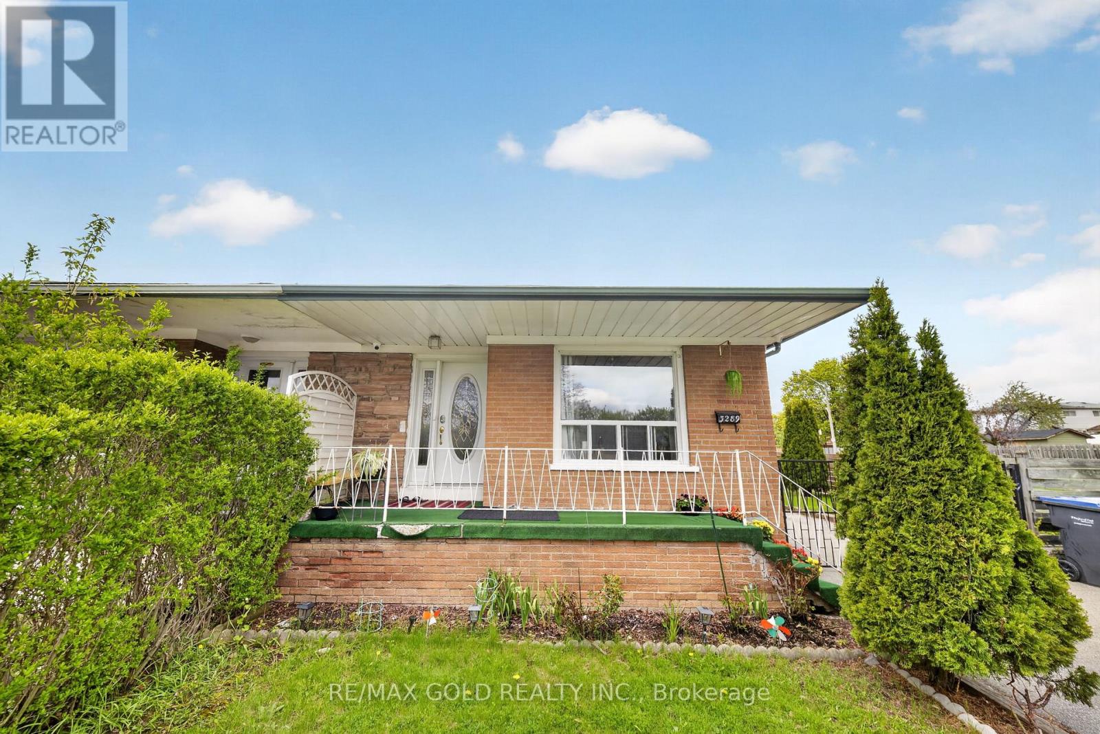 3289 Victory Crescent, Mississauga, Ontario  L4T 1M1 - Photo 2 - W13128462