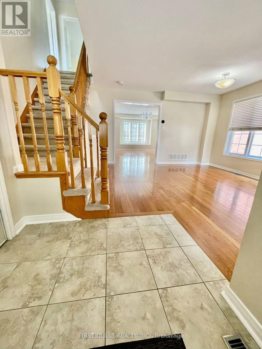 2372 Cornerbrooke Crescent, Oakville, Ontario  L6M 4B5 - Photo 2 - W13128482