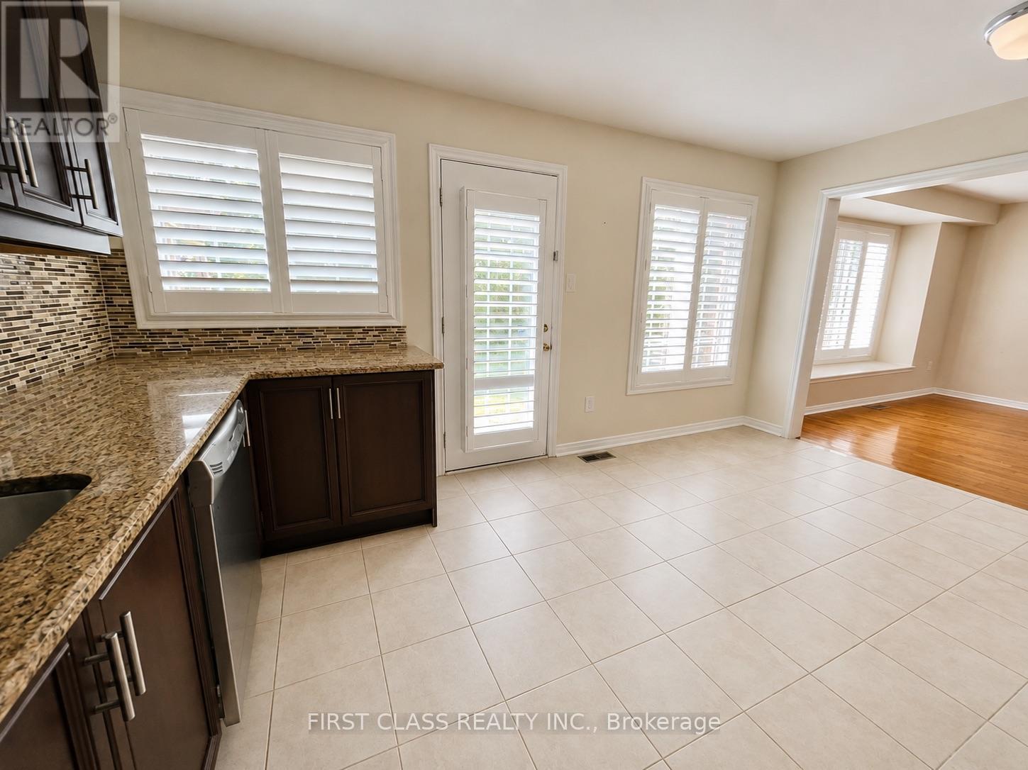 2372 Cornerbrooke Crescent, Oakville, Ontario  L6M 4B5 - Photo 8 - W13128482
