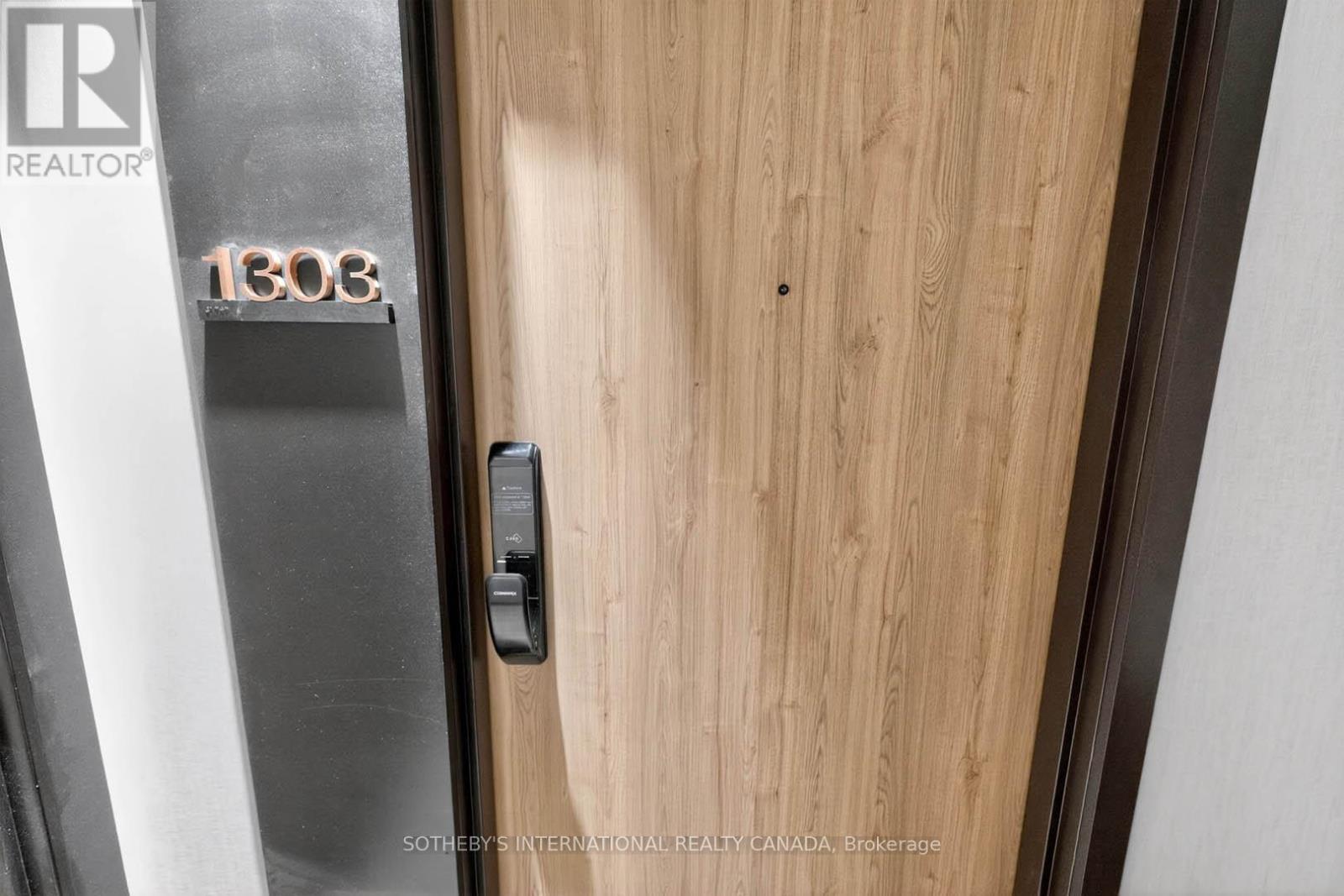 1303 - 1 Fairview Road E, Mississauga, Ontario  L5A 0B4 - Photo 2 - W13128492
