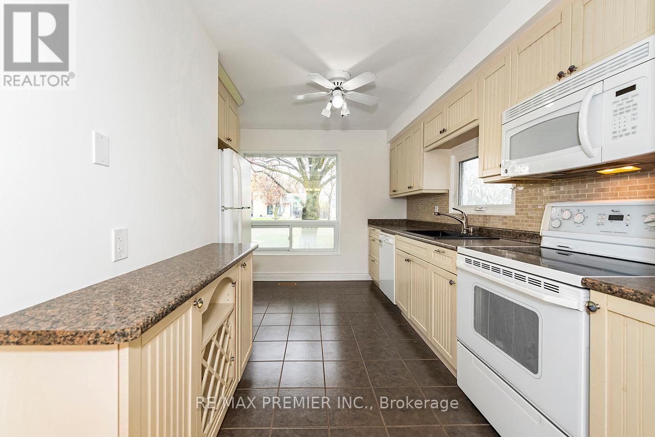 261 Leavens Court, Caledon, Ontario L7E 2A8 - Photo 13 - W13128504