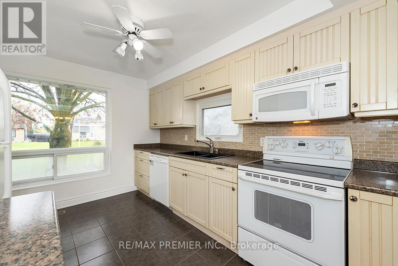 261 Leavens Court, Caledon, Ontario L7E 2A8 - Photo 14 - W13128504