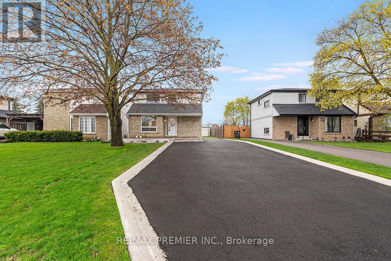 261 Leavens Court, Caledon, Ontario L7E 2A8 - Photo 2 - W13128504