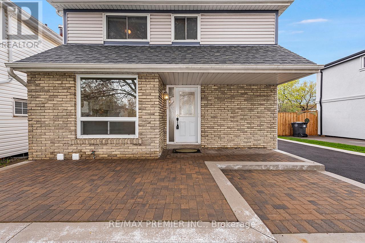 261 Leavens Court, Caledon, Ontario L7E 2A8 - Photo 3 - W13128504