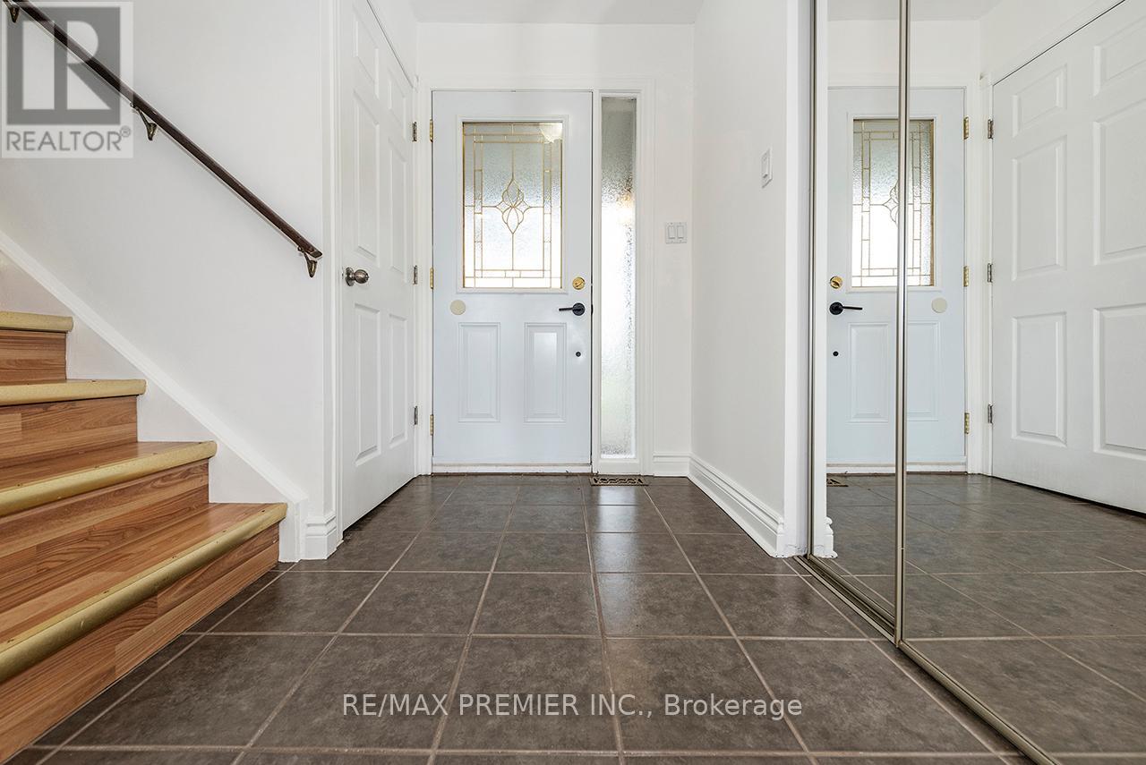 261 Leavens Court, Caledon, Ontario L7E 2A8 - Photo 6 - W13128504