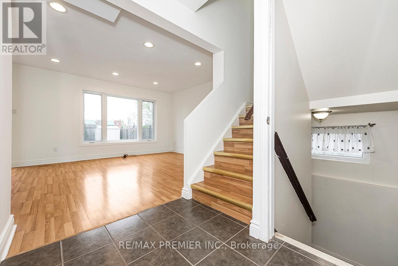 261 Leavens Court, Caledon, Ontario L7E 2A8 - Photo 7 - W13128504