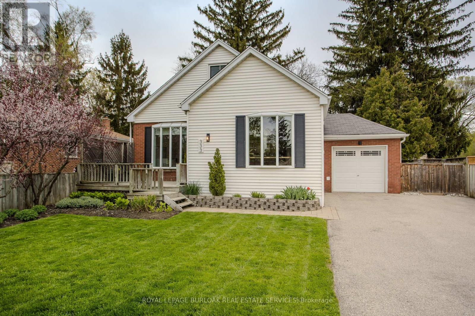 333 St Paul Street, Burlington, Ontario  L7R 3K2 - Photo 1 - W13128518