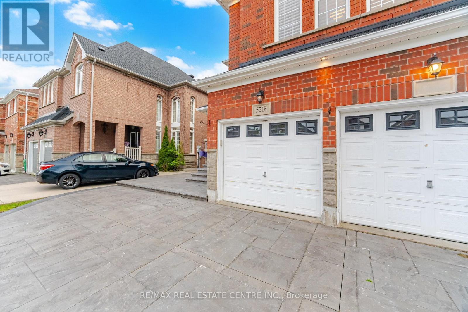 5218 Oscar Peterson Boulevard, Mississauga, Ontario  L5M 0E1 - Photo 2 - W13128522