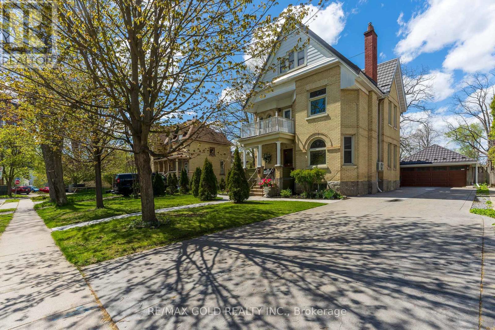 16 MAYNARD AVENUE, Kitchener, Ontario