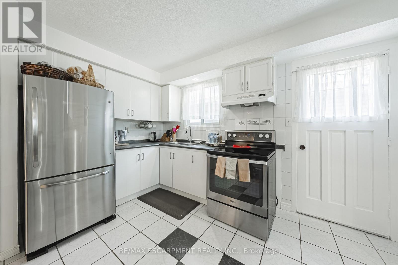 235 Larch Street, Hamilton, Ontario  L8T 4P5 - Photo 11 - X13128500