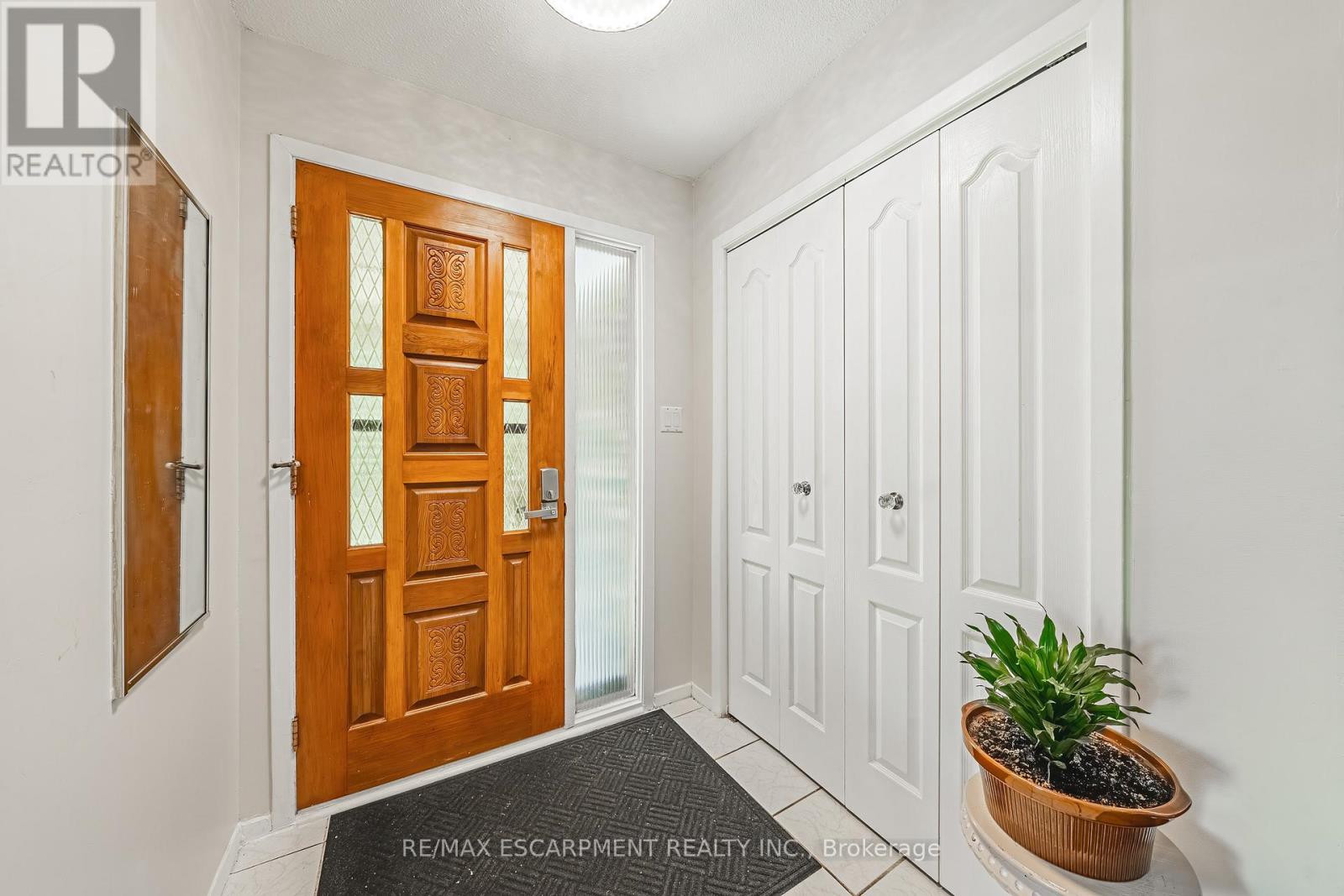 235 Larch Street, Hamilton, Ontario  L8T 4P5 - Photo 3 - X13128500