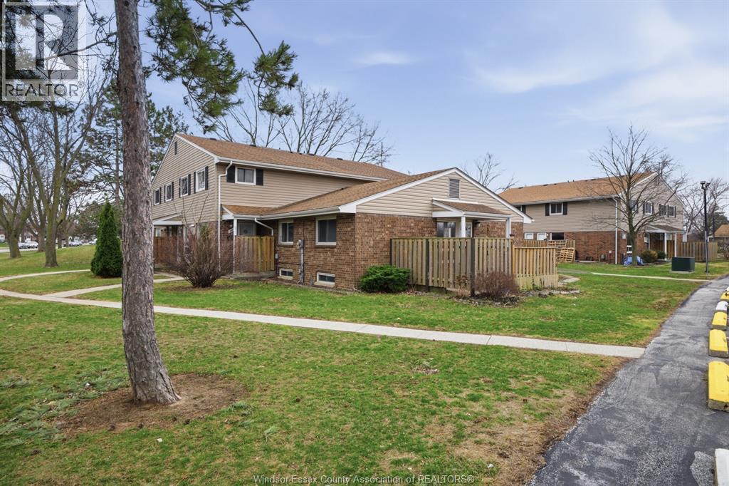 2915 Meadowbrook Lane Unit# 10, Windsor, Ontario  N8T 3C4 - Photo 3 - 26010676