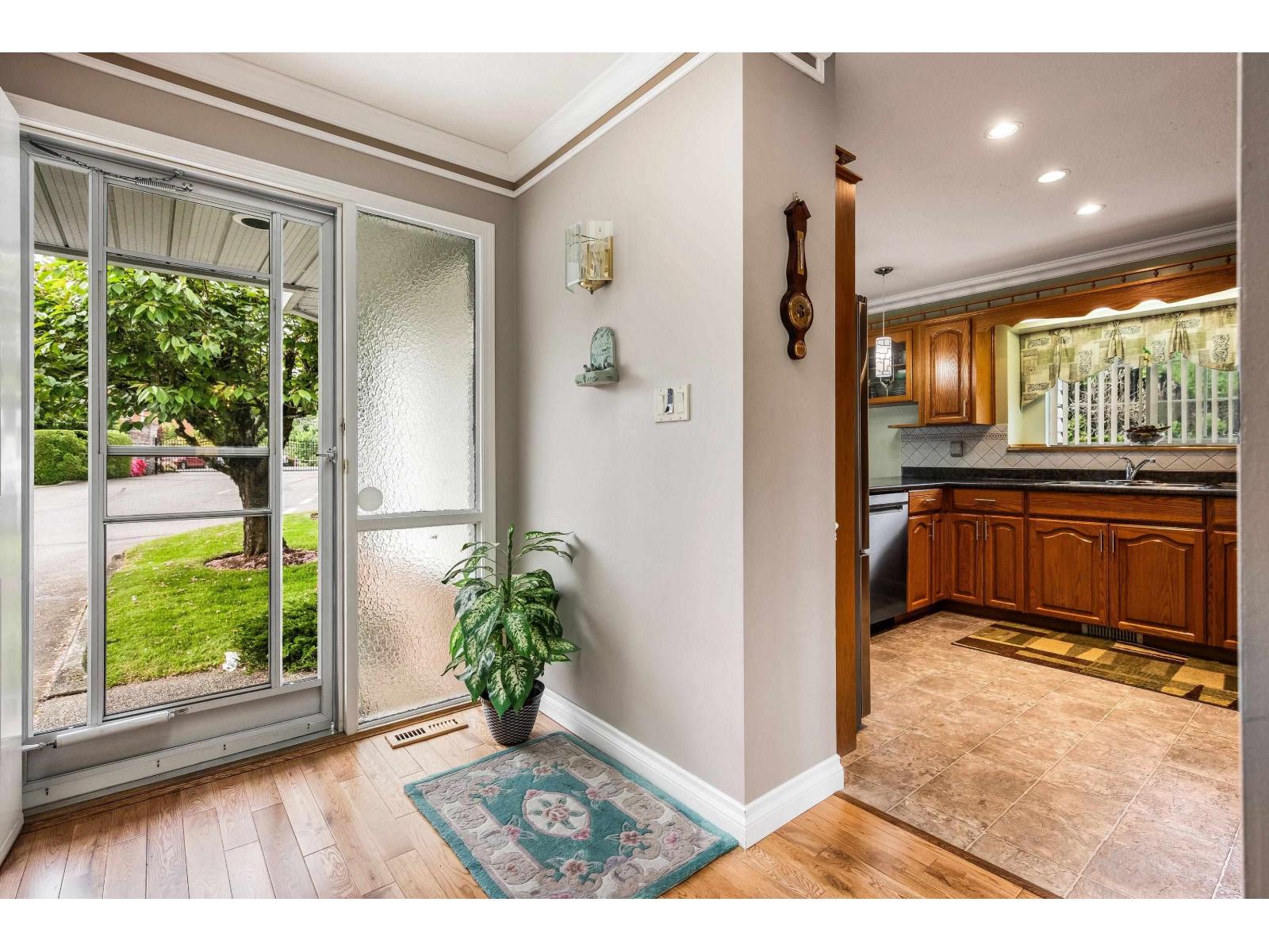 1 2988 Horn Street, Abbotsford, British Columbia  V2S 3C1 - Photo 3 - R3122054