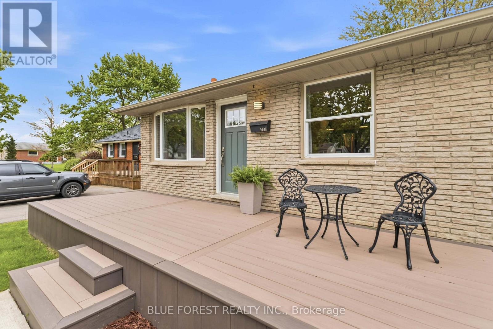 993 Glenbanner Road, London South, Ontario  N6E 1N1 - Photo 2 - X13128762